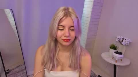 Chloe online show from October 2025 06:28:02 AM