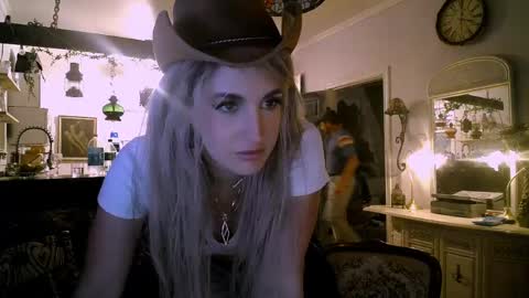 Snapshot of bobbyandsadie chatting on May 2026 04:18:01 AM Bobby and Sadie online show from May 2026 04:18:01 AM