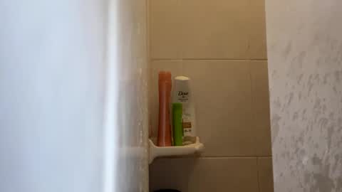 Snapshot of bobfish663 chatting on December 2025 12:21:02 PM bobfish663 online show from December 2025 12:21:02 PM