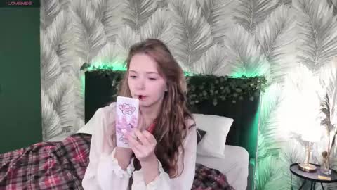 Kira online show from November 2025 03:05:01 AM