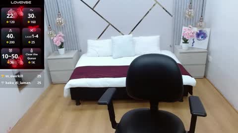 Paris online show from February 2025 01:46:02 AM