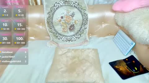 Mia online show from October 2025 12:44:02 AM