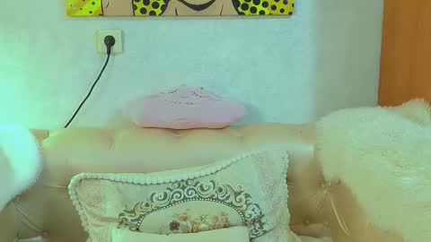 Mia online show from March 2026 01:55:01 AM