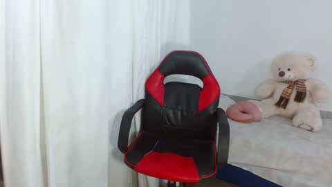 Snapshot of bonni_blonde chatting on December 2024 10:32:01 PM Bonnie online show from December 2024 10:32:01 PM