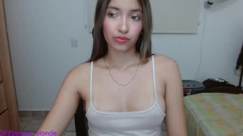 Snapshot of bonni_blonde chatting on September 2025 01:41:02 AM Bonnie online show from September 2025 01:41:02 AM