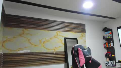 Snapshot of bonnie_bu chatting on November 2025 07:03:01 PM becky online show from November 2025 07:03:01 PM