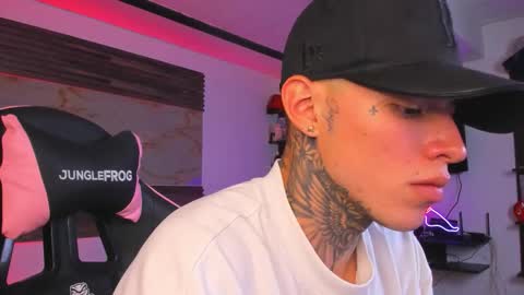 Snapshot of bonnie_bu chatting on November 2025 12:27:01 AM becky online show from November 2025 12:27:01 AM