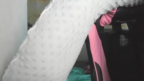 Snapshot of bonnie_bu chatting on November 2025 07:01:02 PM becky online show from November 2025 07:01:02 PM