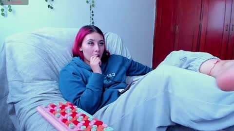 Snapshot of bonnie_moon_ chatting on January 2025 08:33:01 PM Bonnie Help me reach 500 likes online show from January 2025 08:33:01 PM