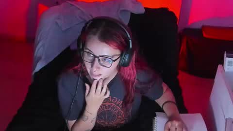 Snapshot of bonnie_moon_ chatting on October 2025 10:32:02 PM Bonnie Help me reach 500 likes online show from October 2025 10:32:02 PM