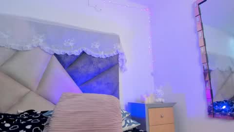Snapshot of bonniecute_ chatting on May 2026 04:07:02 AM online show from May 2026 04:07:02 AM