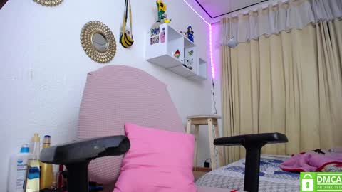 Soffy Brooks Independent model online show from February 2025 12:01:02 PM