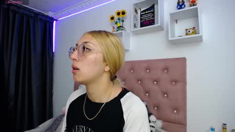 Soffy Brooks Independent model online show from September 2025 07:46:02 AM