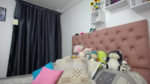 Soffy Brooks Independent model online show from October 2025 04:10:01 AM