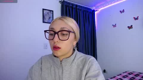 Soffy Brooks Independent model online show from April 2026 04:17:01 AM