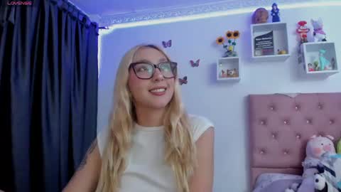 Soffy Brooks Independent model online show from May 2026 04:10:02 AM