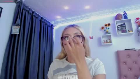 Soffy Brooks Independent model online show from May 2026 06:42:02 AM