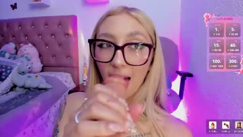 Soffy Brooks Independent model online show from June 2026 04:43:02 AM