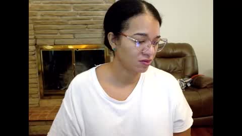 Snapshot of bonvivantb chatting on November 2025 02:28:01 PM Queen Bon Vivantt online show from November 2025 02:28:01 PM
