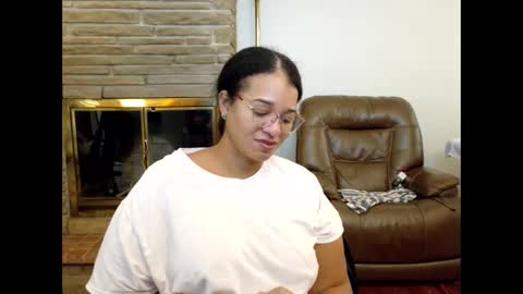 Snapshot of bonvivantb chatting on November 2025 02:49:02 PM Queen Bon Vivantt online show from November 2025 02:49:02 PM