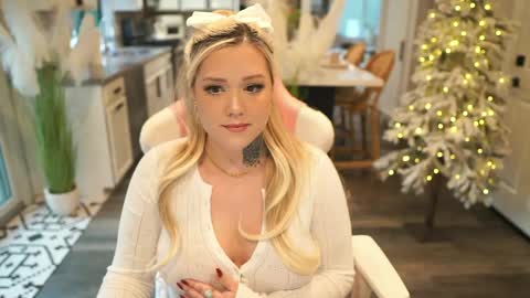 Snapshot of boobznbeer chatting on December 2024 12:13:01 AM Miley online show from December 2024 12:13:01 AM