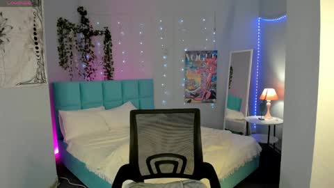 Milena online show from April 2026 06:19:01 AM