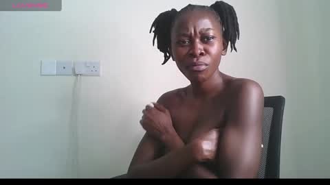 Snapshot of booty_queen001 chatting on December 2024 07:49:02 AM Heather online show from December 2024 07:49:02 AM