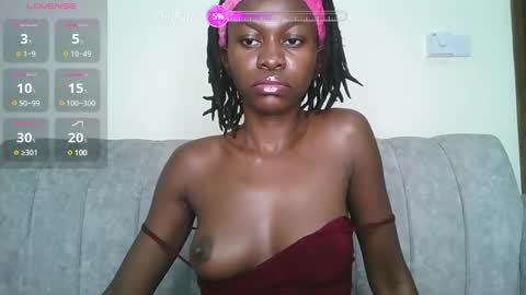 Snapshot of booty_queen001 chatting on December 2024 04:33:02 AM Heather online show from December 2024 04:33:02 AM