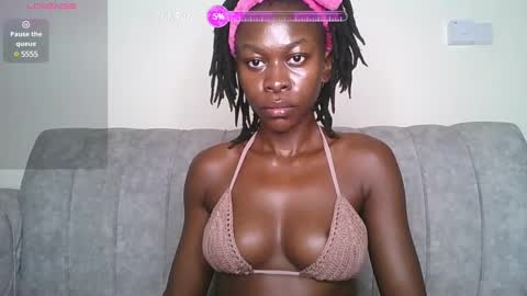 Snapshot of booty_queen001 chatting on December 2024 09:52:02 AM Heather online show from December 2024 09:52:02 AM