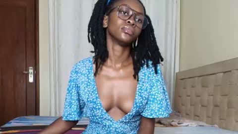 Snapshot of booty_queen001 chatting on October 2025 02:22:02 AM Heather online show from October 2025 02:22:02 AM