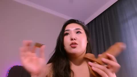 Snapshot of bootylecious_ chatting on February 2026 07:51:01 AM Mona online show from February 2026 07:51:01 AM