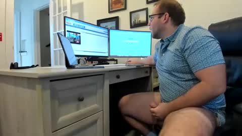 Snapshot of boredhorndog chatting on January 2025 05:03:01 PM Boredhorndog online show from January 2025 05:03:01 PM