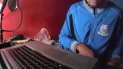 Snapshot of boss_playa98 chatting on February 2025 08:33:01 AM boss_playa98 online show from February 2025 08:33:01 AM