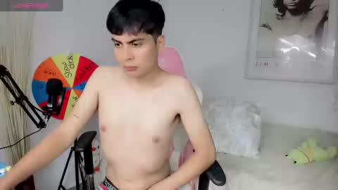 Snapshot of boy_andy__ chatting on December 2024 10:25:01 PM Aaron online show from December 2024 10:25:01 PM