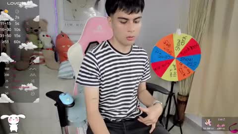 Snapshot of boy_andy__ chatting on March 2025 07:05:02 PM Aaron online show from March 2025 07:05:02 PM