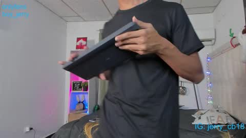 Snapshot of boy_jerry chatting on December 2025 06:06:01 AM boy_jerry online show from December 2025 06:06:01 AM