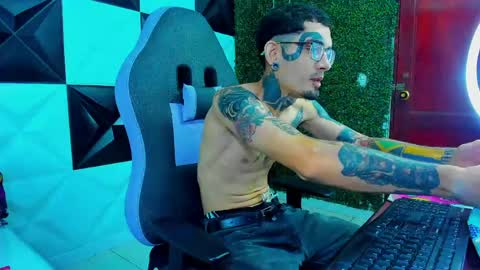 boy_tatto77 online show from May 2026 12:02:01 PM
