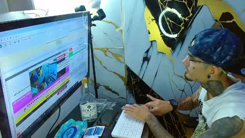 boy_tatto77 online show from June 2026 11:35:01 AM