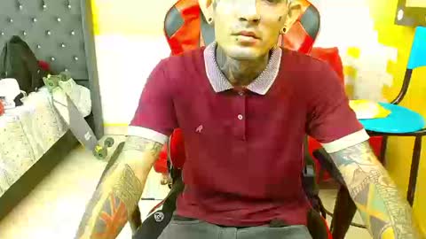 boy_tatto777 online show from September 2025 01:12:02 PM