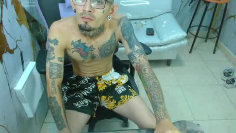boy_tatto777 online show from April 2026 02:00:02 PM