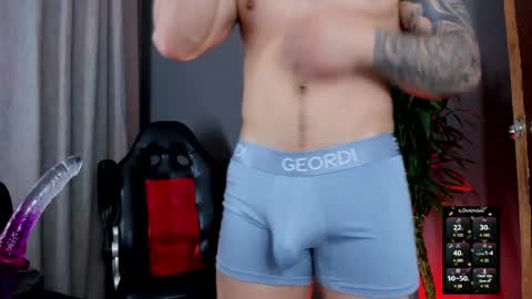 boyc02_ online show from May 2026 01:56:01 AM
