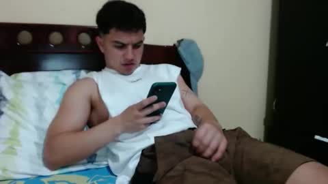 Snapshot of boyfit2023 chatting on February 2025 12:48:01 AM boyfit2023 online show from February 2025 12:48:01 AM