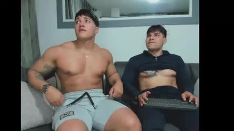 Snapshot of boys_blackandwhite chatting on January 2025 12:57:02 AM boys_blackandwhite online show from January 2025 12:57:02 AM