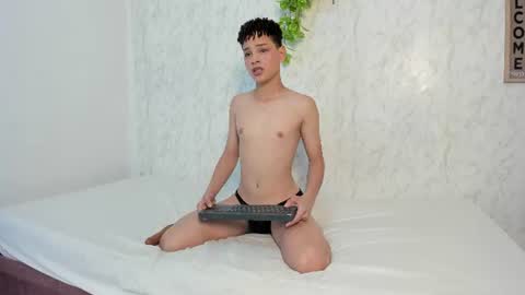 ALEX - TAYLER  -MIKE online show from June 2026 07:05:01 PM