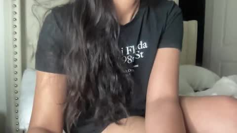 Snapshot of br0wn_baddie chatting on February 2026 05:17:01 AM brown baddie online show from February 2026 05:17:01 AM