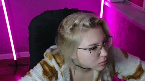 Snapshot of brandy__stars chatting on December 2024 01:36:02 AM Belle online show from December 2024 01:36:02 AM