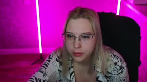 Snapshot of brandy__stars chatting on December 2024 01:43:01 AM Belle online show from December 2024 01:43:01 AM