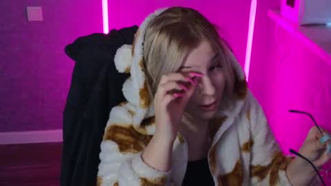 Snapshot of brandy__stars chatting on January 2025 03:33:02 AM Belle online show from January 2025 03:33:02 AM