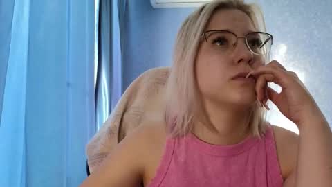 Snapshot of brandy__stars chatting on September 2025 02:33:02 AM Belle online show from September 2025 02:33:02 AM