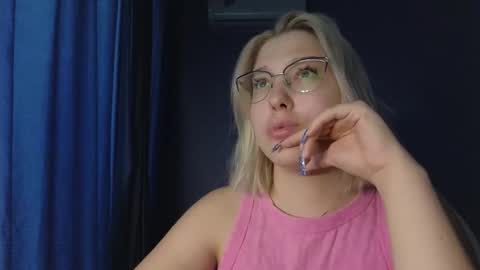 Snapshot of brandy__stars chatting on October 2025 09:27:01 AM Belle online show from October 2025 09:27:01 AM